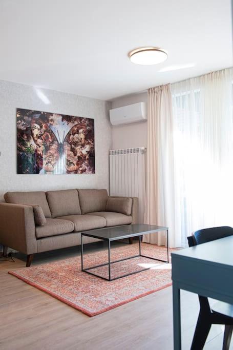 Madrid: A Modern 2-Bedroom Apartment With Parking Sofía Exterior foto